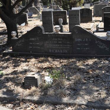 RICHARDS James T. 1892-1963 &amp; Anna J.H.S. 1907-1977 :: RICHARDS Jeremia 1939-1961 