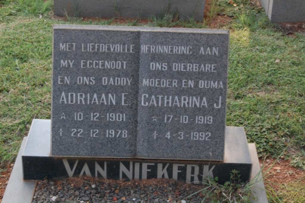 NIEKERK Adriaan E., van 1901-1979 &amp; Catharina J. 1919-1992