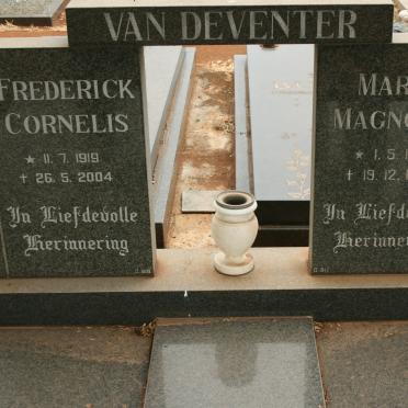 DEVENTER Frederick Cornelis, van 1919-2004 &amp; Maria Magnone 1918-1984