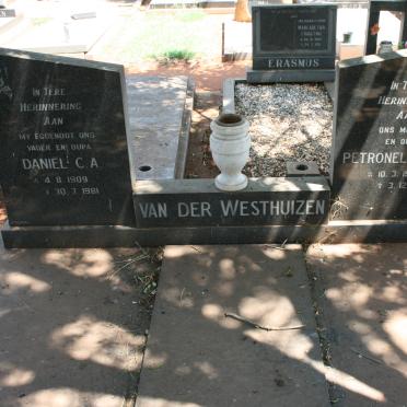 WESTHUIZEN Daniel C.A., van der 1909-1981 &amp; Petronella A.W. 1921-1990