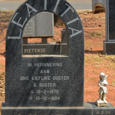 MUNRO Leatitia 1970-1994