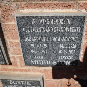 MIDDLETON Charlie 1925-1991 &amp; Joyce 1928-2007