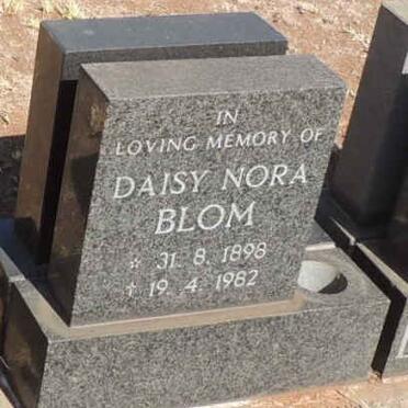 BLOM Daisy Nora 1898-1982
