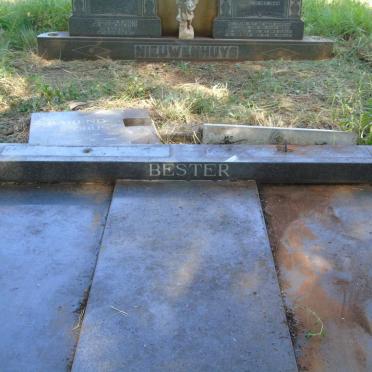 BESTER Barend Jacobus 1912-1986 & Gertruida Margaretha Sophia 1913-1990_1