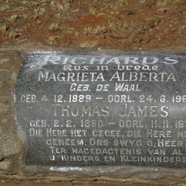 RICHARDS Thomas James 1880-1938 & Magrieta Alberta DE WAAL 1889-1965 