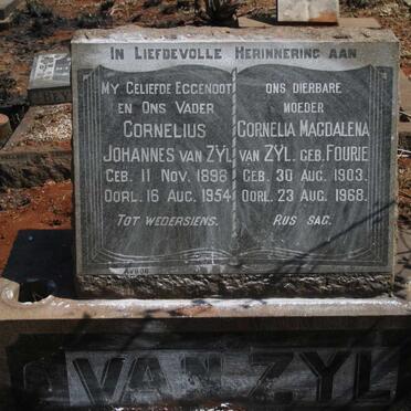 ZYL Cornelius Johannes, van 1898-1954 & Cornelia Magdalena FOURIE 1903-1968