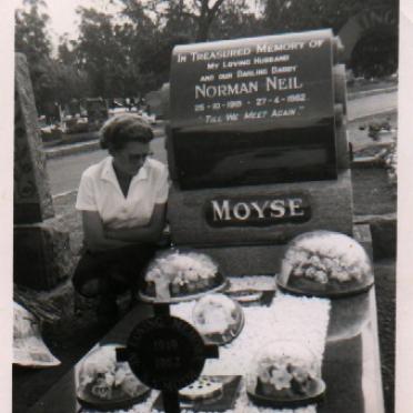 MOYSE Norman Neil 1919-1962 &amp; Emmerensia Wilhelmina CAMPHER 1921-1993