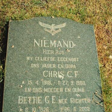 NIEMAND Chris C.F. 1918-1980 &amp; Bettie G.E. RICHTER 1926-2002