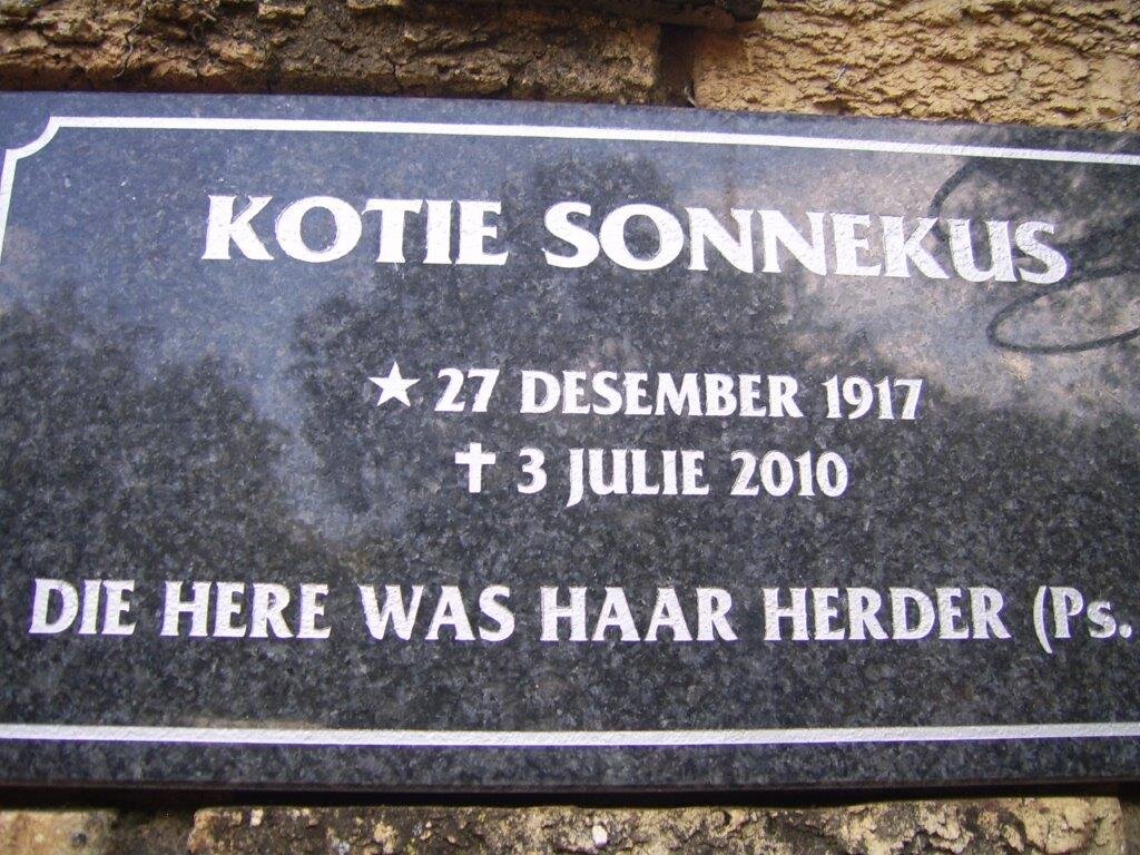 SONNEKUS Kotie 1917-2010