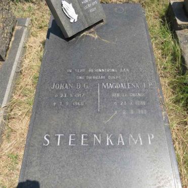 STEENKAMP Johan D.G. 1917-1968 & Magdalena J.P. LE GRANGE 1928-1983