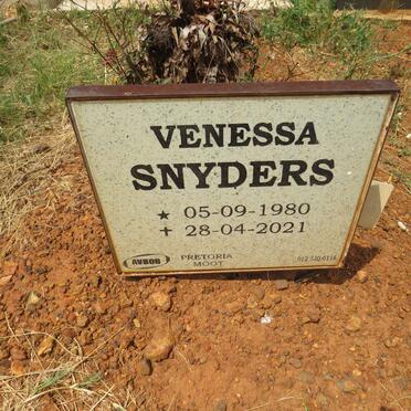 SNYDERS Venessa 1980-2021