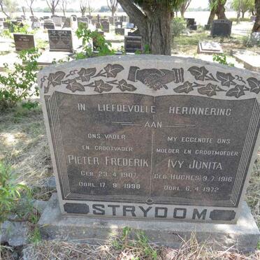STRYDOM Pieter Frederik 1907-1998 & Ivy Junita HUGHES 1916-1972