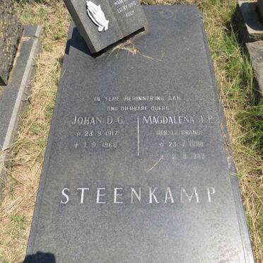 STEENKAMP Johan D.G. 1917-1968 & Magdalena J.P. LE GRANGE 1928-1983