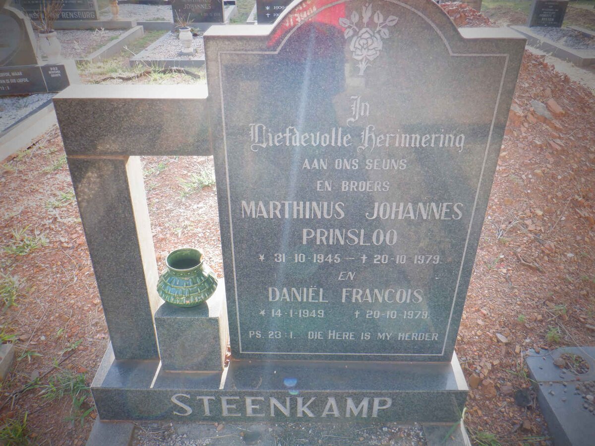 STEENKAMP Marthinus Johannes Prinsloo 1945-1979 :: STEENKAMP Daniel Francois 1949-1979