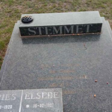 STEMMET ?ies 1923-2000 &amp; Elsebe 1927-2000
