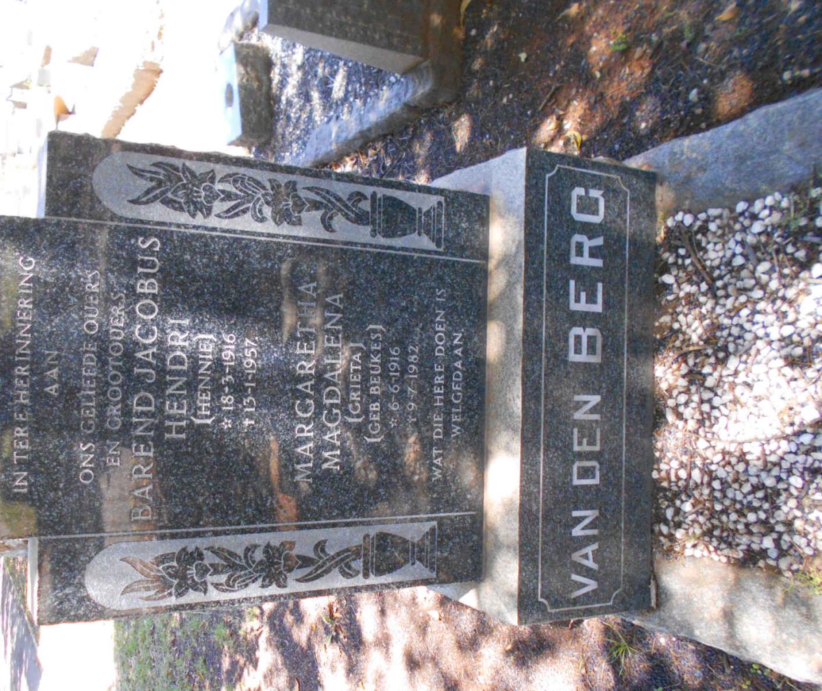 BERG Barend Jacobus Hendri, van den 1916-1957 &amp; Margaretha Magdalena BEUKES 1916-1982