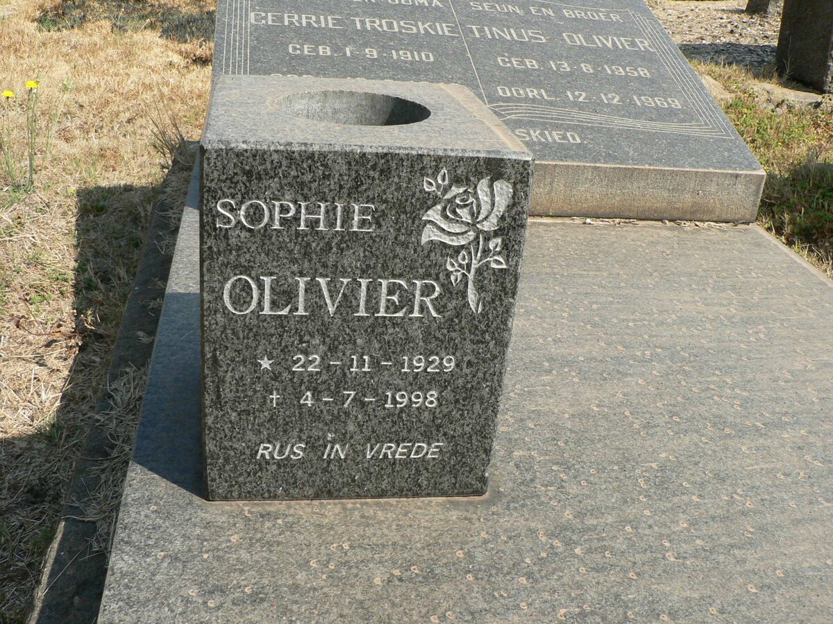 OLIVIER Sophie 1929-1998