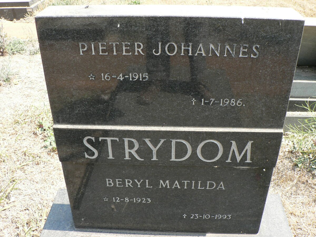 STRYDOM Pieter Johannes 1915-1986 &amp; Beryl Matilda 1923-1993