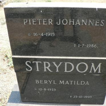 STRYDOM Pieter Johannes 1915-1986 &amp; Beryl Matilda 1923-1993