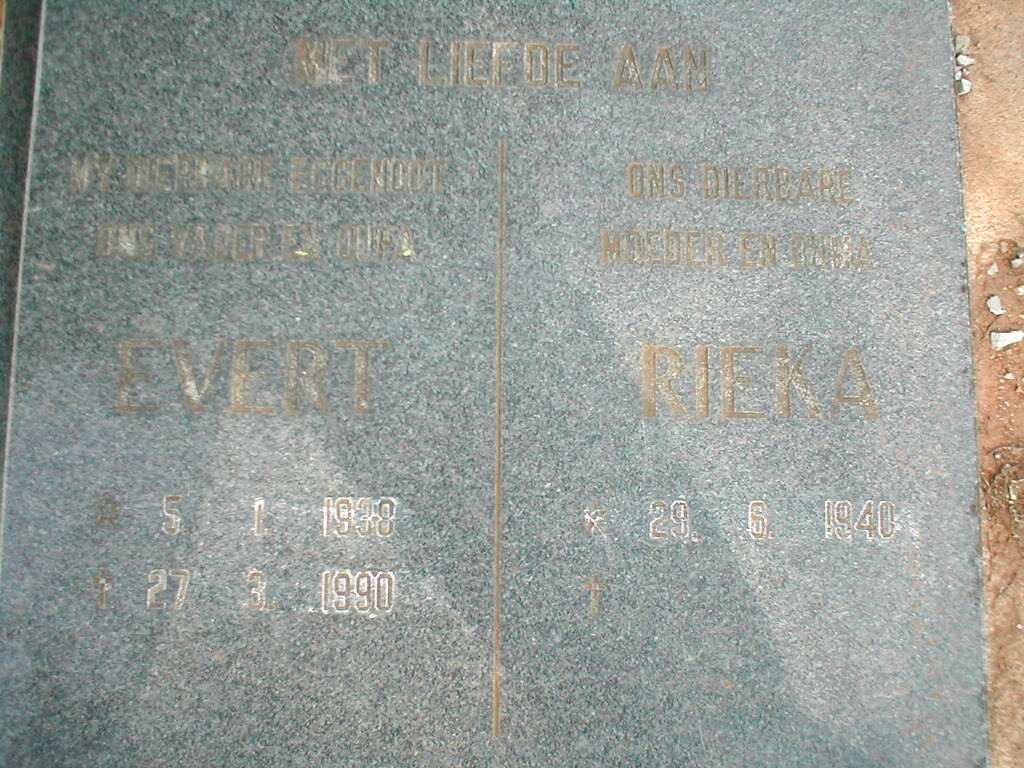 ? Evert 1938-1990 &amp; Rieka 1940-