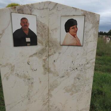 BEZUIDENHOUT Petrus Johannes 1958-2009 & Margaretha Johanna 1960-_1