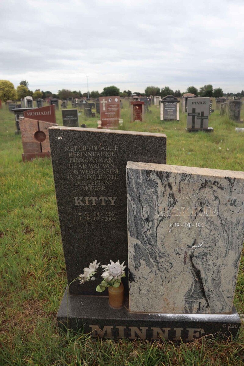 MINNIE Hekkie 1955- & Kittie 1956-2004