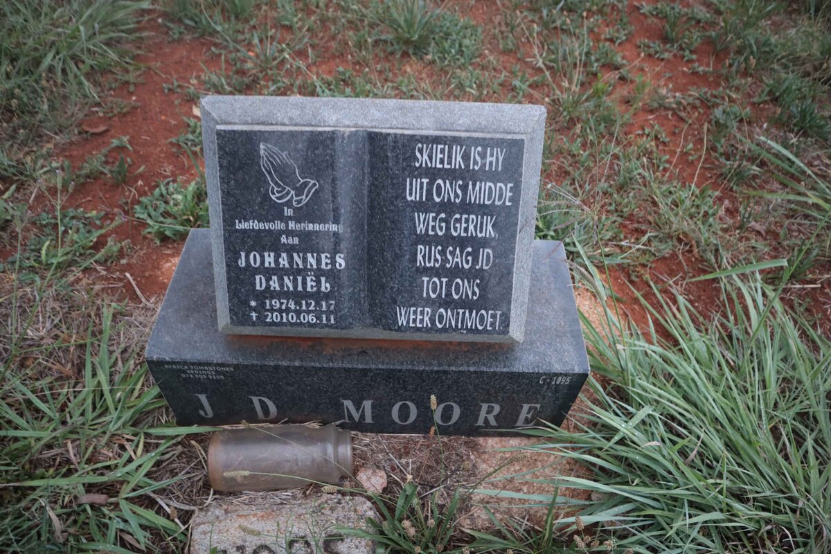 MOORE Johannes Daniel 1974-2010