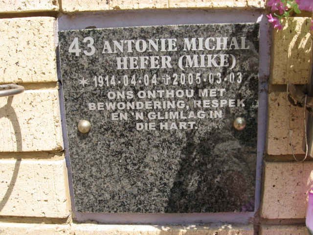 HEFER Antonie Michal 1914-2005