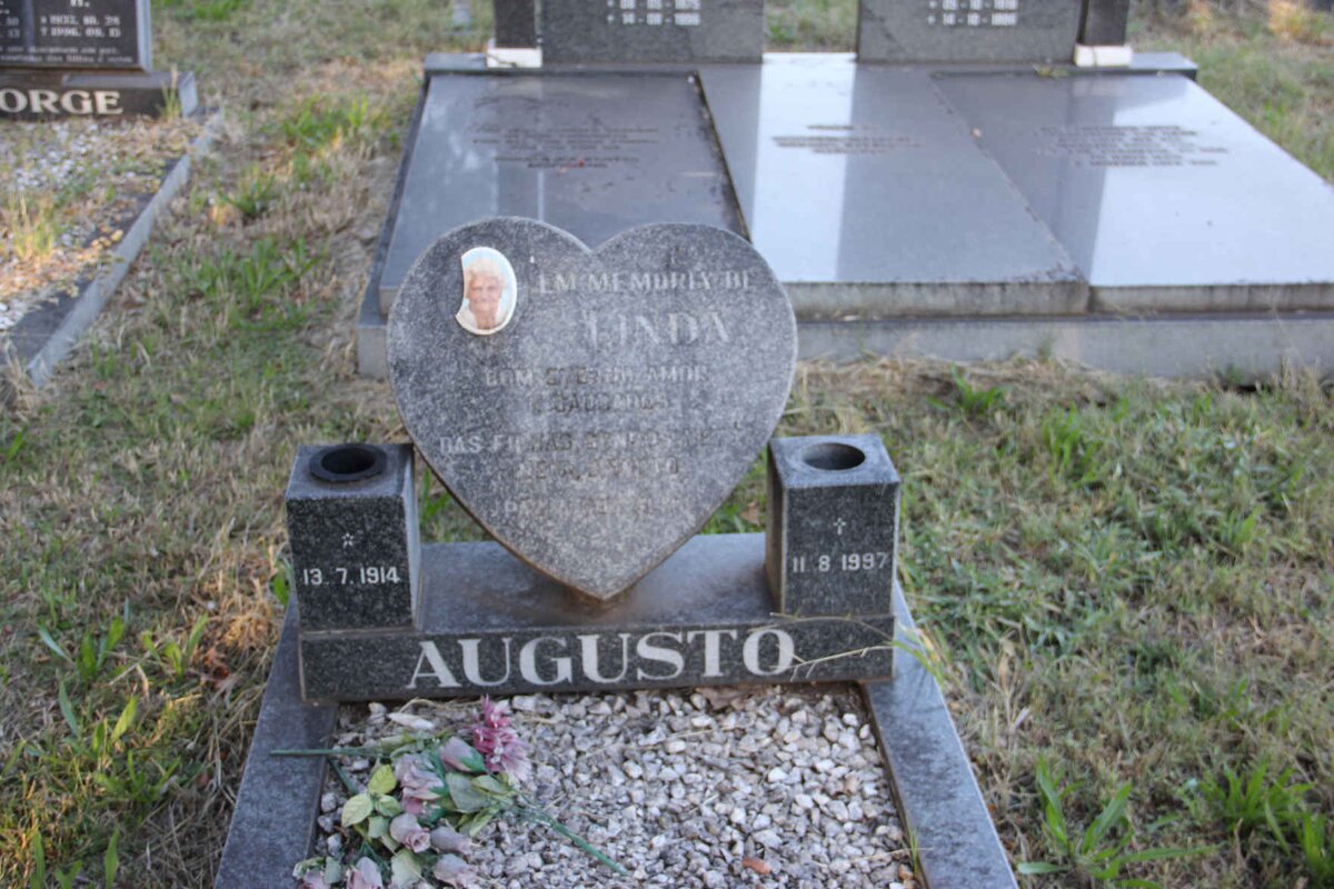 AUGUSTO Linda 1914-1997