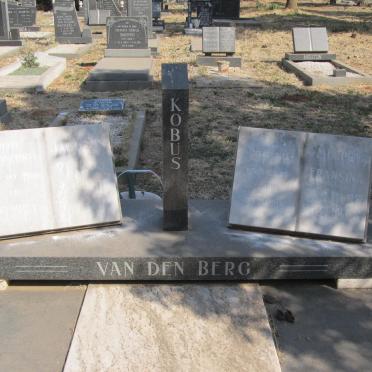 BERG Jacobus Petrus, van den 1937-19?7 :: MURPHY Fransina 1940-1990