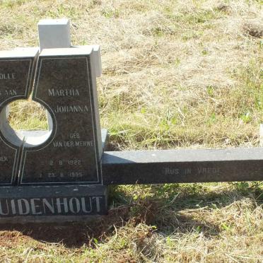 BEZUIDENHOUT Hermanus Carel 1924-1999 &amp; Martha Johanna VAN DER MERWE 1922-1995