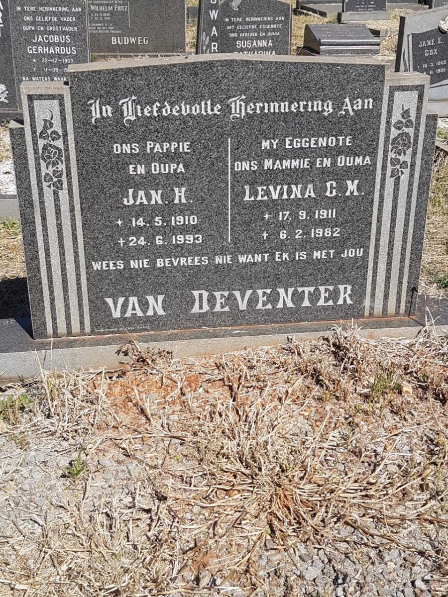 DEVENTER Jan H., van 1910-1993 &amp; Levina C.M. 1911-1982