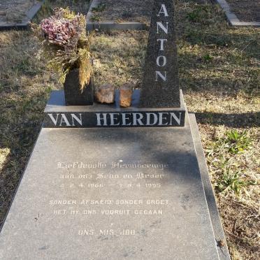 HEERDEN Anton, van 1966-1995