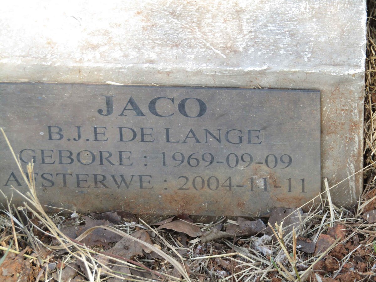 LANGE B.J.E., de 1969-2004