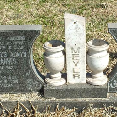 MEYER Gerhardus Alwyn Johannes 1962-1996 &amp; Eltina Catharina 1965-