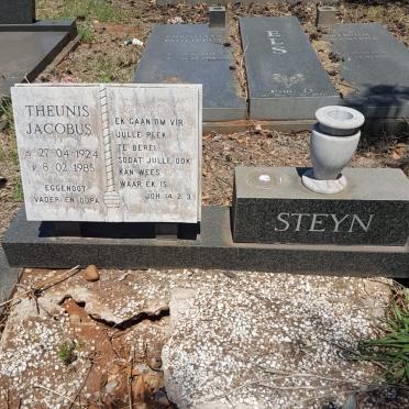 STEYN Theunis Jacobus 1924-1985 &amp; Mathilda Susara 1926-2000