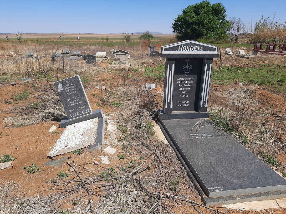 MOKOENA Paul Sabata 1994-2017 :: NOXOLO Mvulani 2015-2016