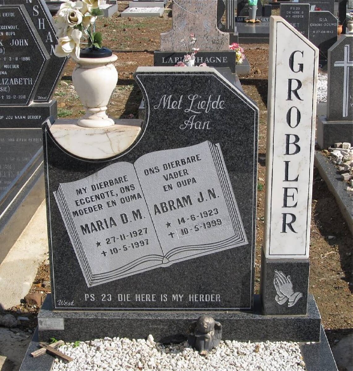 GROBLER Abram J.N. 1923-1999 &amp; Maria D.M. 1927-1997