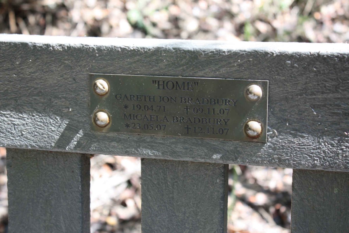 BRADBURY Gareth Jon 1971-2007 :: BRADBURY Micaela 2007-2007
