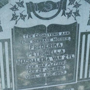 ZYL Nicholas Johannes, van 1877-1952 &amp; Frederika Petronella Magdalena VAN PLETSEN 1880-1953