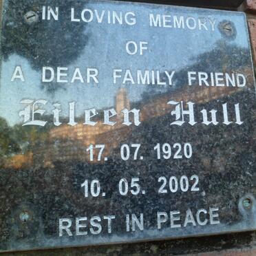 HULL Eileen 1920-2002