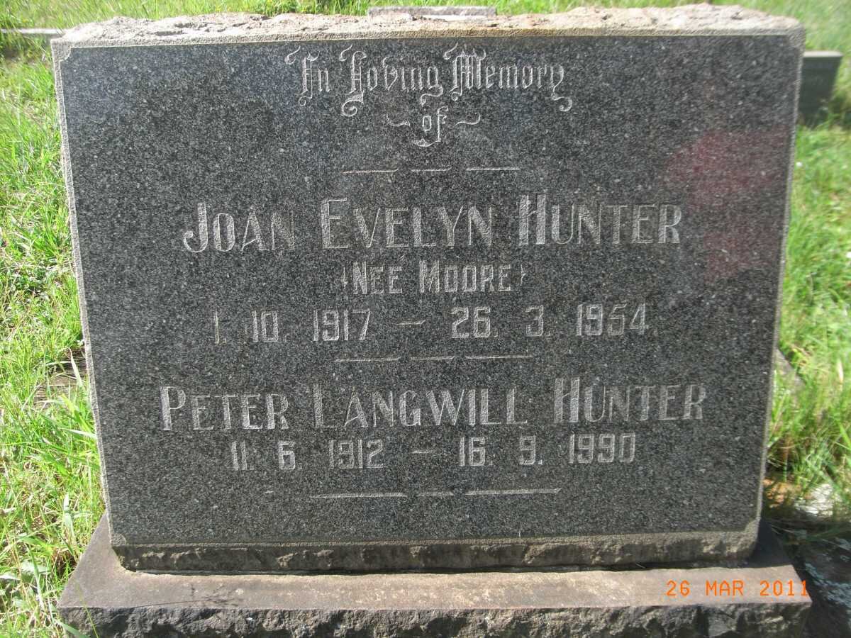 HUNTER Peter Langwill 1912-1990 &amp; Joan Evelyn MOORE 1917-1954