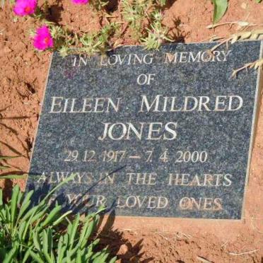 JONES Llewelyn Frederick 1914-2002 :: JONES Eileen Mildred 1917-2000 
