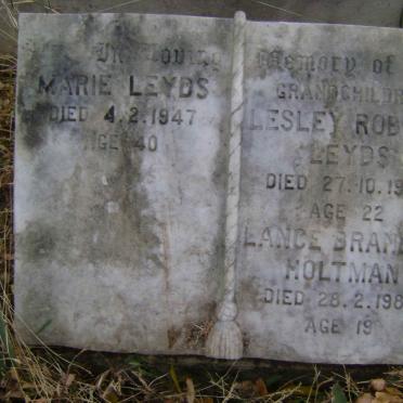 LEYDS Marie -1947 :: LEYDS Lesley Robert -1982 :: HOLTMAN Lance Brandon -1988