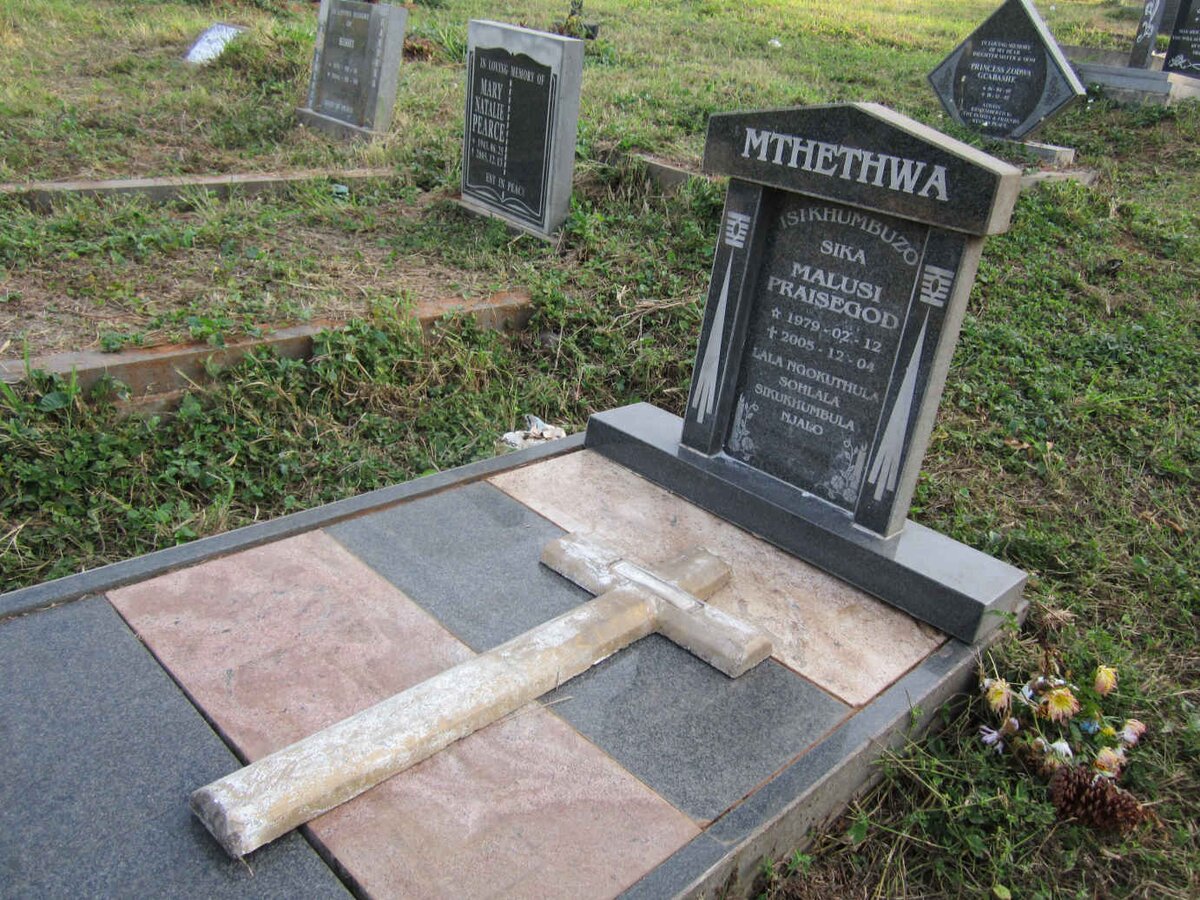 MTHETHWA Enoch Shokwakhe 1939-2012 :: MTHETHWA Malusi Praisegod 1979-2005