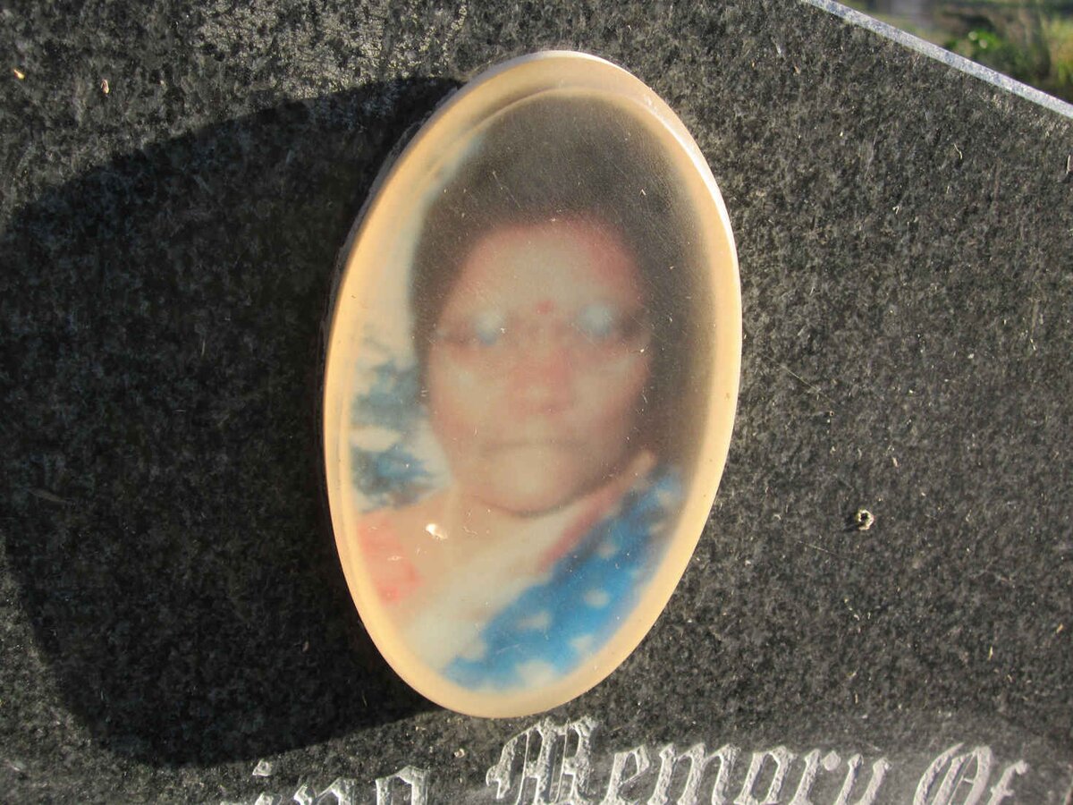 NAIRAINSAMY Leelamoney 1944-2003