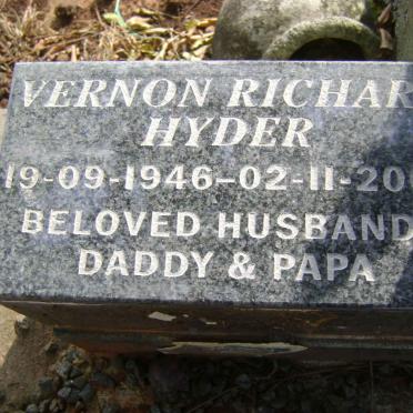 WATTERSON Derrick Wilfred 1921-2003 &amp; Marie Maysie 1923-2010 :: WATERSON Stillborn Baby Daughter 1955