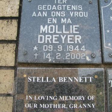 DREYER Mollie 1944-2002