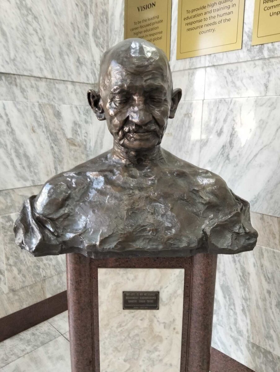 GANDHI Mohandas Karamchand 1869-1948