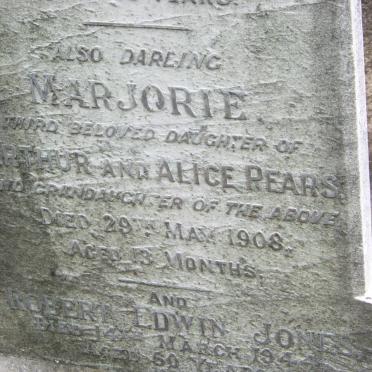 JONES Robert Edwin -1944 :: PEARS Marjorie -1908